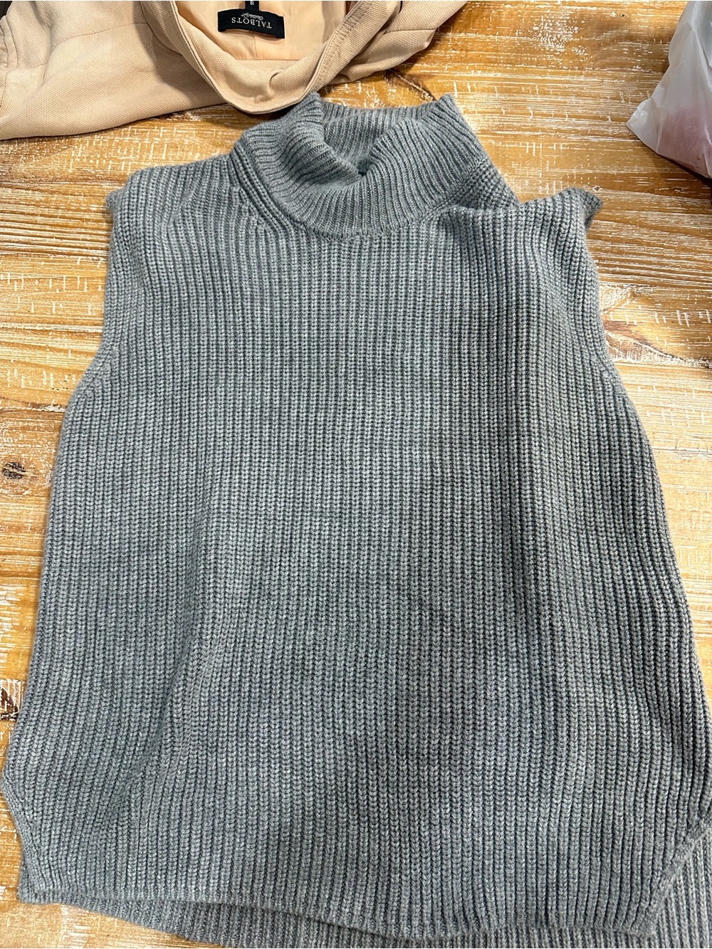 Abercrombie & Fitch Grey Ribbed Sleeveless Turtleneck Sweater Vest